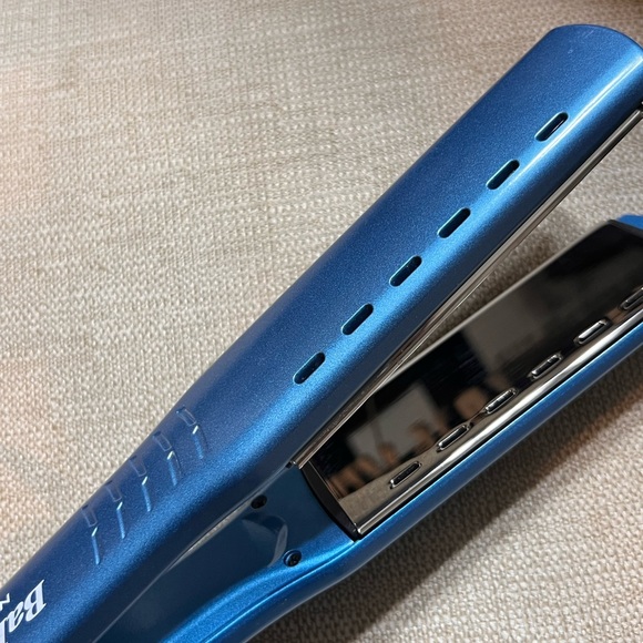 Nano Titanium Vented Straightening Iron - Picture 3 of 13